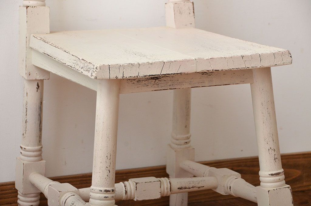 アンティーク家具　アンティークペイントの使い込まれた椅子(イス、チェア)