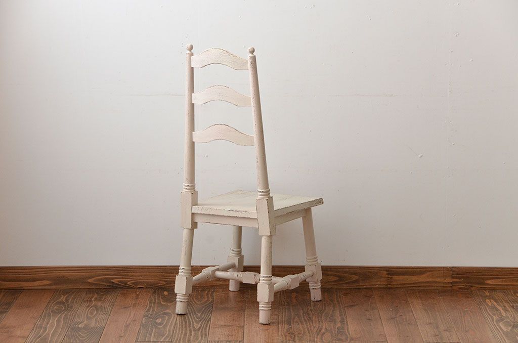 アンティーク家具　アンティークペイントの使い込まれた椅子(イス、チェア)