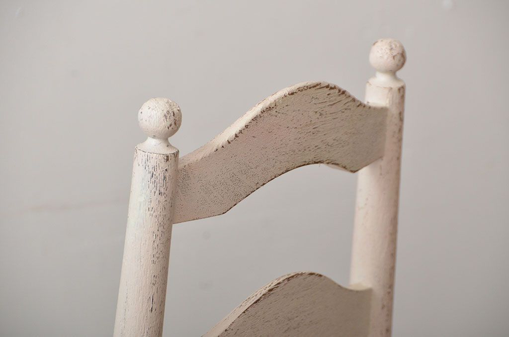 アンティーク家具　アンティークペイントの使い込まれた椅子(イス、チェア)