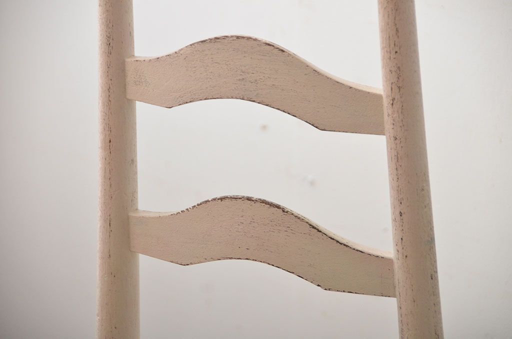 アンティーク家具　アンティークペイントの使い込まれた椅子(イス、チェア)