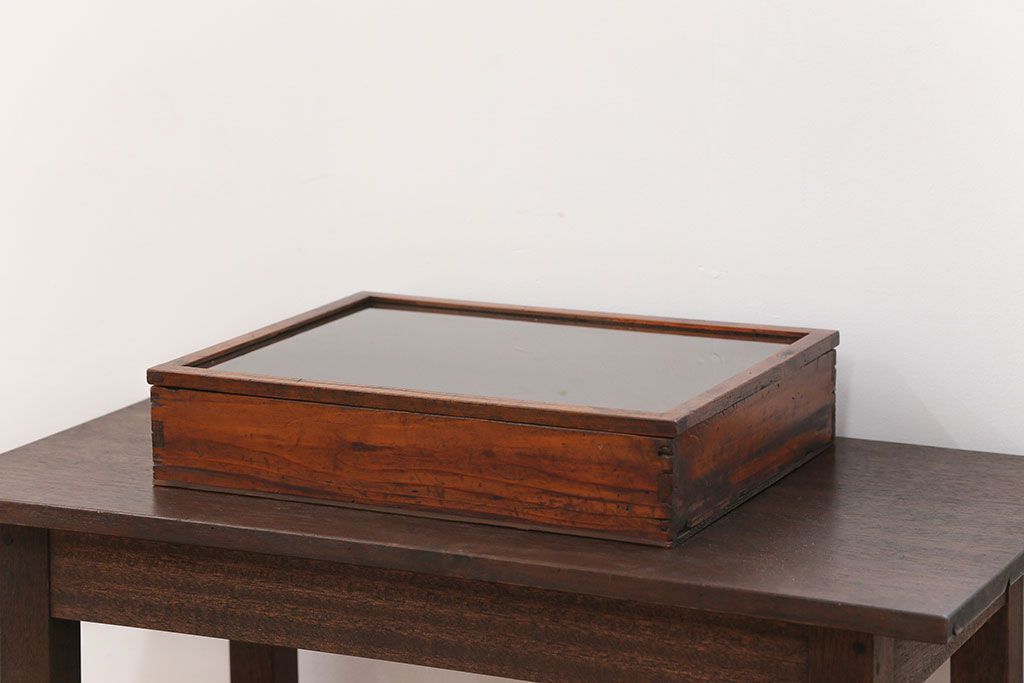 アンティーク家具　アンティーク 古い木の小さなコレクションボックス(ガラスケース)