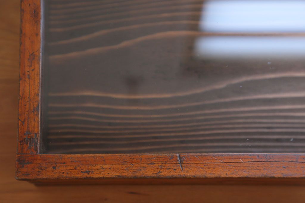 アンティーク家具　アンティーク 古い木の小さなコレクションボックス(ガラスケース)