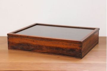 アンティーク家具　アンティーク 古い木の小さなコレクションボックス(ガラスケース)