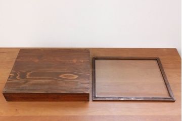 アンティーク家具　アンティーク 古い木の小さなコレクションボックス(ガラスケース)