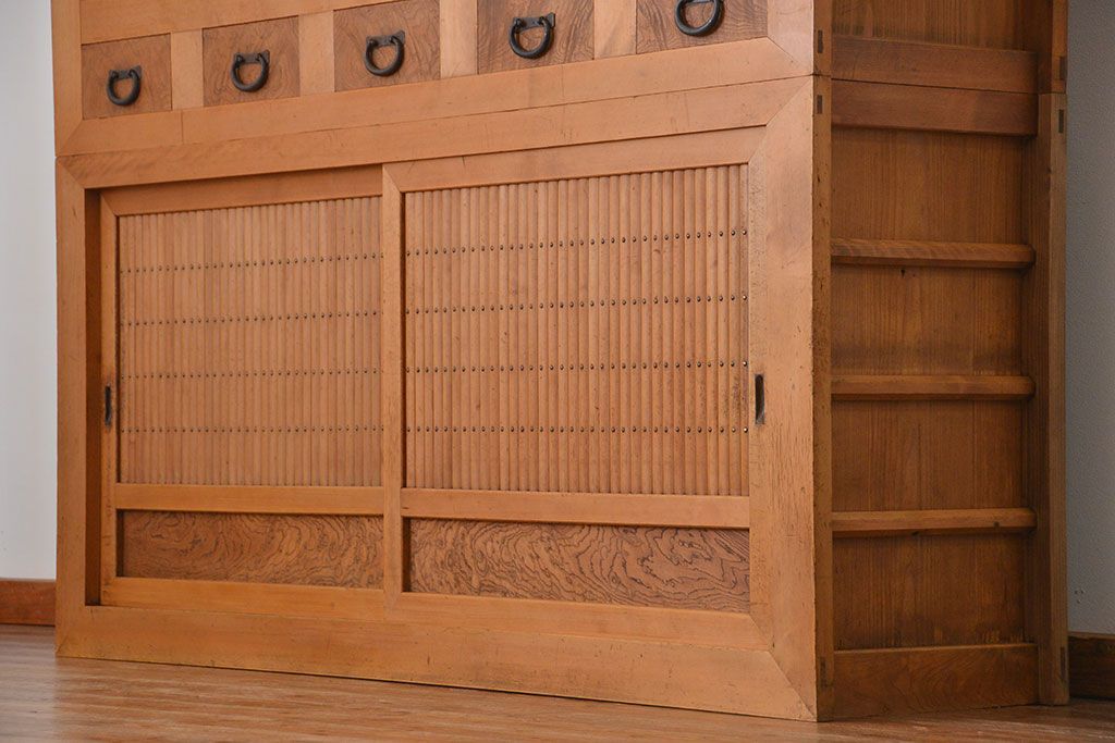 アンティーク家具　古民具・骨董 希少な生地色の上質な六尺水屋箪笥(食器棚、収納棚、時代箪笥)