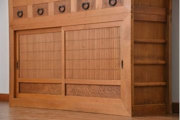 アンティーク家具　古民具・骨董 希少な生地色の上質な六尺水屋箪笥(食器棚、収納棚、時代箪笥)