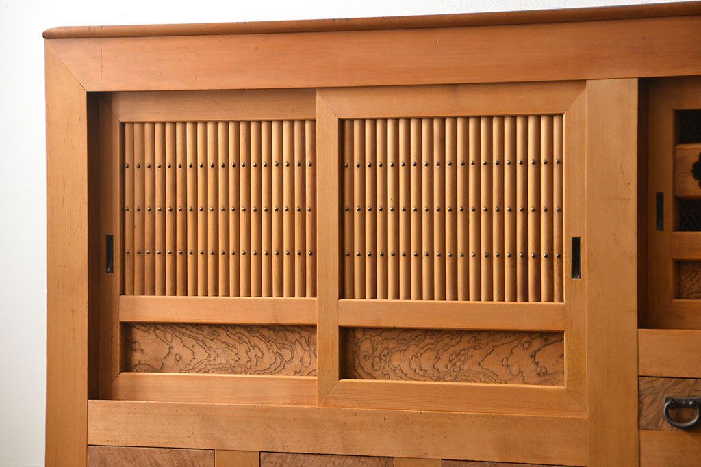 アンティーク家具　古民具・骨董 希少な生地色の上質な六尺水屋箪笥(食器棚、収納棚、時代箪笥)