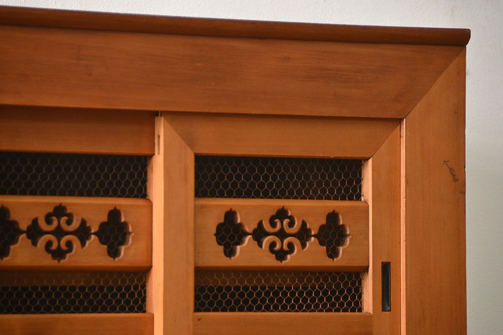 アンティーク家具　古民具・骨董 希少な生地色の上質な六尺水屋箪笥(食器棚、収納棚、時代箪笥)