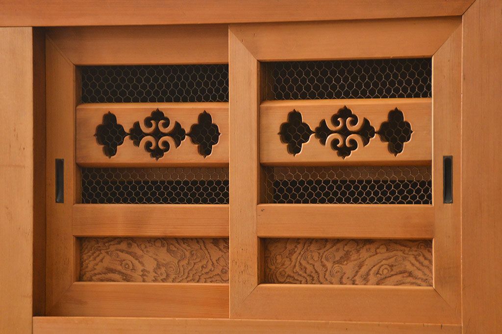 アンティーク家具　古民具・骨董 希少な生地色の上質な六尺水屋箪笥(食器棚、収納棚、時代箪笥)