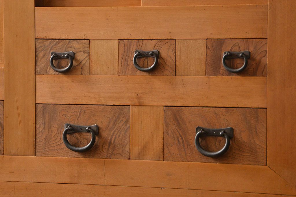 アンティーク家具　古民具・骨董 希少な生地色の上質な六尺水屋箪笥(食器棚、収納棚、時代箪笥)