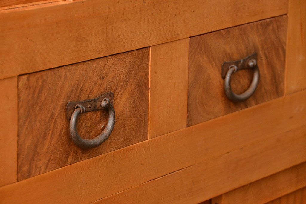 アンティーク家具　古民具・骨董 希少な生地色の上質な六尺水屋箪笥(食器棚、収納棚、時代箪笥)