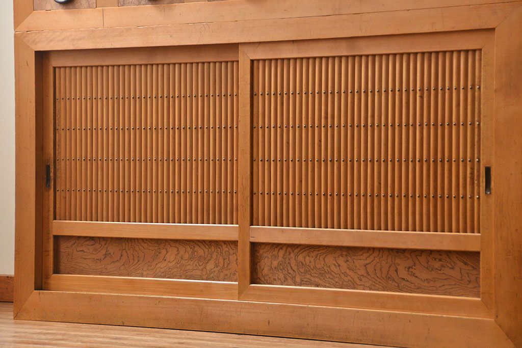 アンティーク家具　古民具・骨董 希少な生地色の上質な六尺水屋箪笥(食器棚、収納棚、時代箪笥)