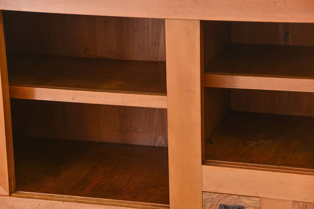 アンティーク家具　古民具・骨董 希少な生地色の上質な六尺水屋箪笥(食器棚、収納棚、時代箪笥)