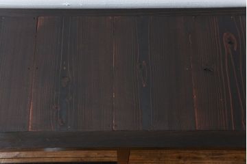 アンティーク家具　アンティーク 古い木のシンプルな脚付き収納棚(飾り棚、本棚)