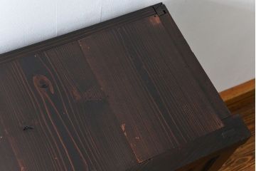 アンティーク家具　アンティーク 古い木のシンプルな脚付き収納棚(飾り棚、本棚)