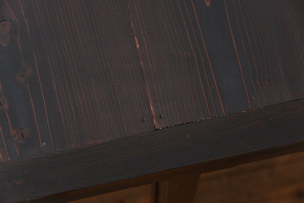 アンティーク家具　アンティーク 古い木のシンプルな脚付き収納棚(飾り棚、本棚)