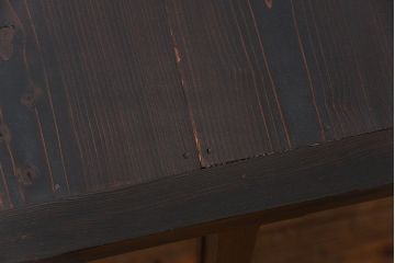 アンティーク家具　アンティーク 古い木のシンプルな脚付き収納棚(飾り棚、本棚)