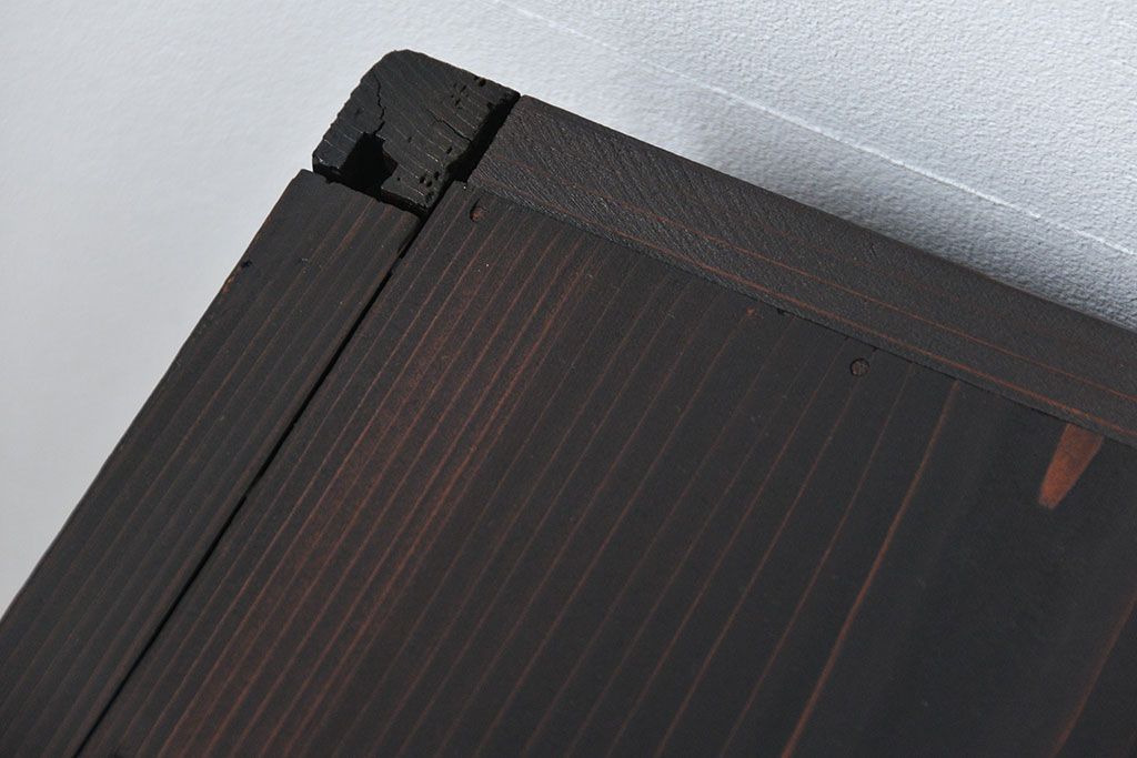 アンティーク家具　アンティーク 古い木のシンプルな脚付き収納棚(飾り棚、本棚)