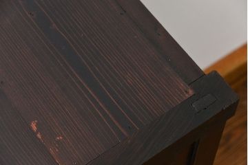 アンティーク家具　アンティーク 古い木のシンプルな脚付き収納棚(飾り棚、本棚)