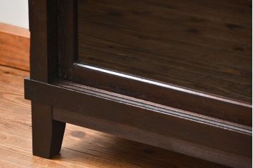 アンティーク家具　アンティーク 古い木のシンプルな脚付き収納棚(飾り棚、本棚)