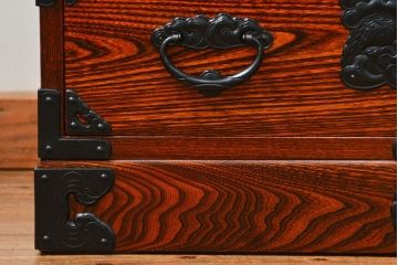 中古 秋田県 川連漆器伝統工芸 無垢材 がんこ箪笥(定価 約40万円)