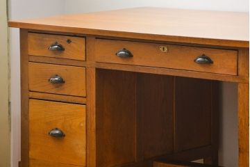 レトロ家具　昭和レトロ シンプルで使いやすいアンティーク両袖机(デスク)