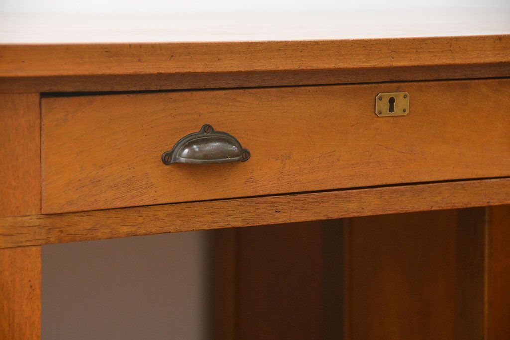 レトロ家具　昭和レトロ シンプルで使いやすいアンティーク両袖机(デスク)