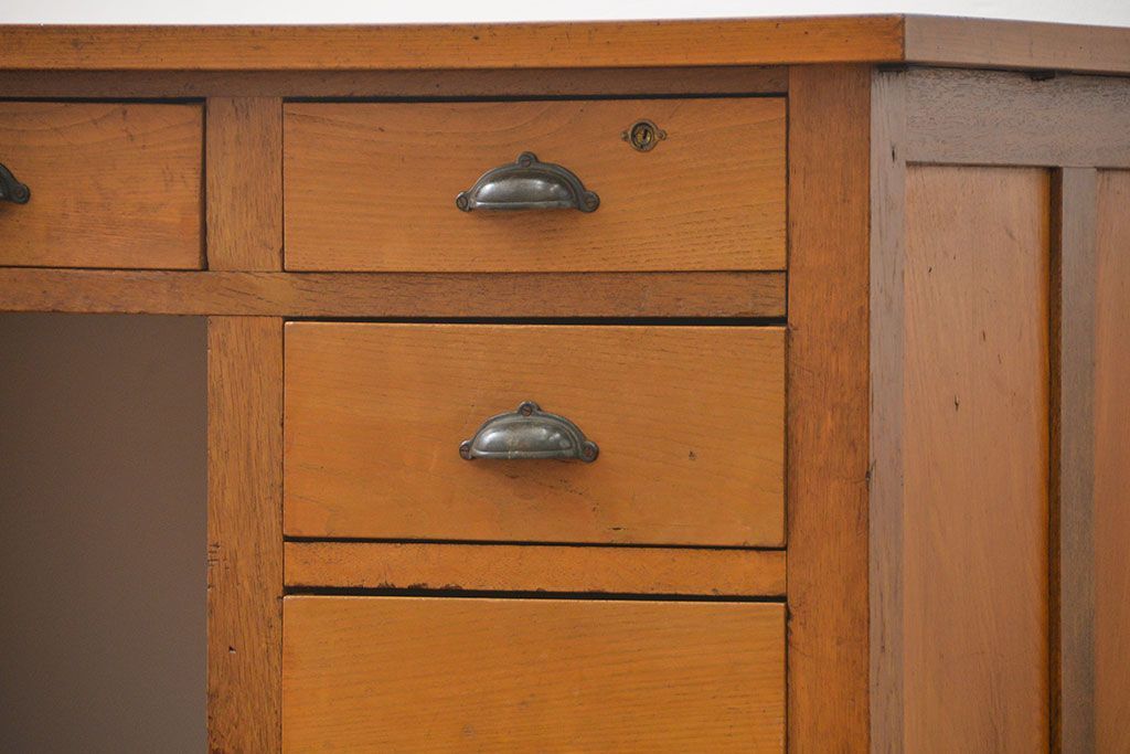 レトロ家具　昭和レトロ シンプルで使いやすいアンティーク両袖机(デスク)