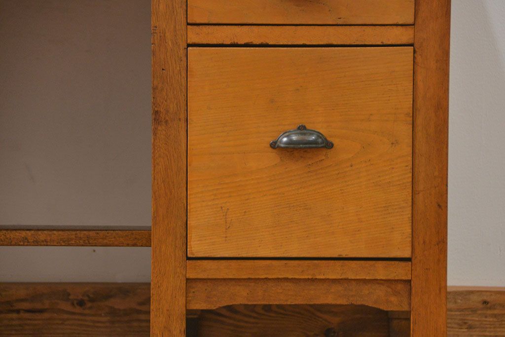 レトロ家具　昭和レトロ シンプルで使いやすいアンティーク両袖机(デスク)