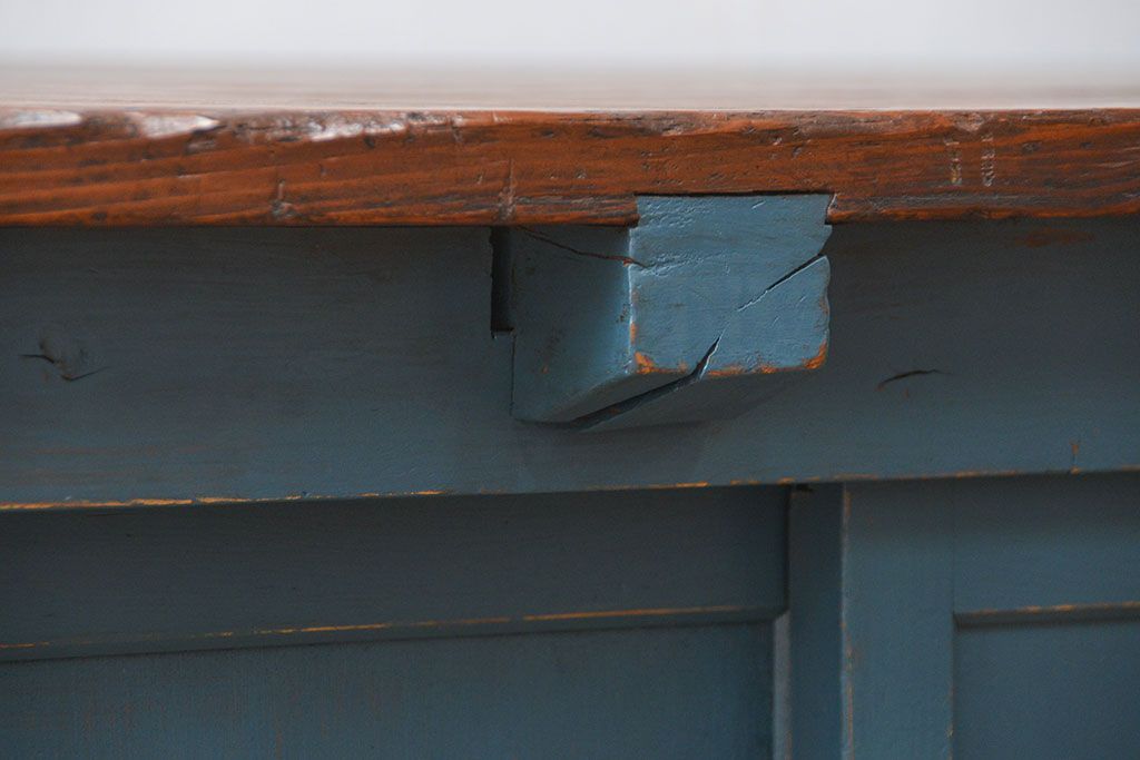 アンティーク家具　アンティークペイント　古い木の大きな作業台(テーブル、陳列台)