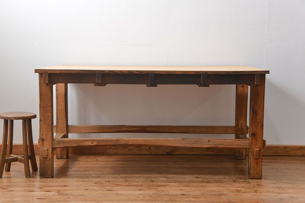 アンティーク家具　アンティークジャンクスタイル　使い込まれた無骨で重厚な作業台(テーブル)