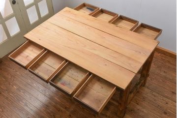 アンティーク家具　アンティークジャンクスタイル　使い込まれた無骨で重厚な作業台(テーブル)