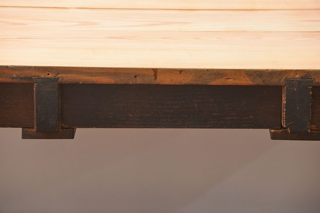 アンティーク家具　アンティークジャンクスタイル　使い込まれた無骨で重厚な作業台(テーブル)