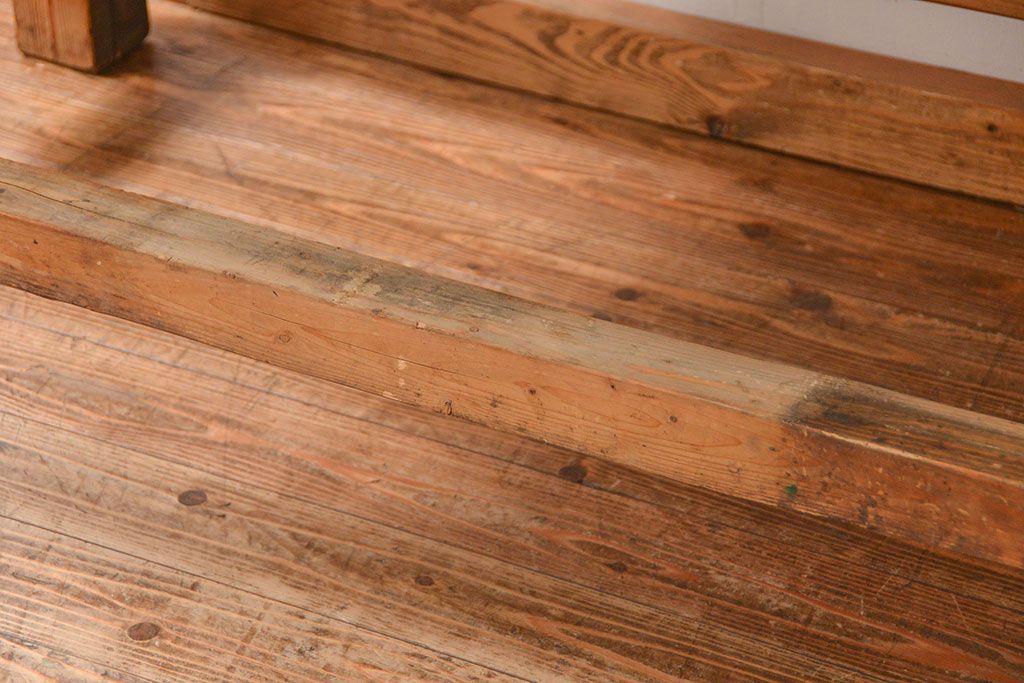 アンティーク家具　アンティークジャンクスタイル　使い込まれた無骨で重厚な作業台(テーブル)