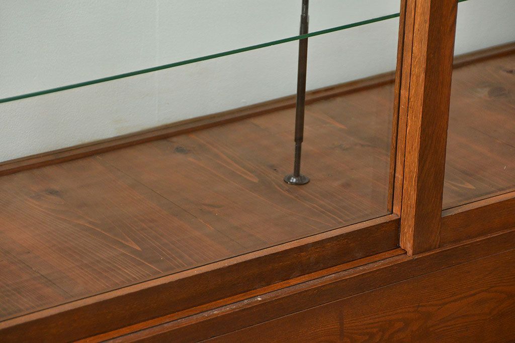 アンティーク家具　アンティーク 古いナラ材の大きなガラスケース(ショーケース、陳列棚)