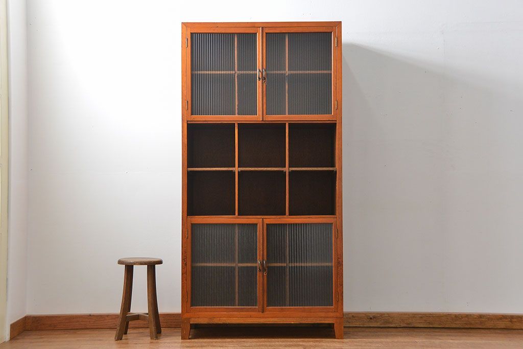 アンティーク家具　アンティーク 脚付きマス目収納棚(食器棚、本棚、升目棚)