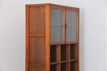 アンティーク家具　アンティーク 脚付きマス目収納棚(食器棚、本棚、升目棚)