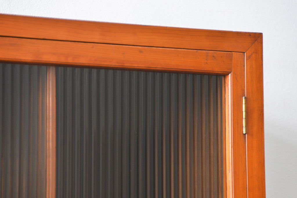 アンティーク家具　アンティーク 脚付きマス目収納棚(食器棚、本棚、升目棚)