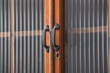 アンティーク家具　アンティーク 脚付きマス目収納棚(食器棚、本棚、升目棚)