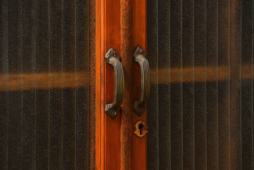 アンティーク家具　アンティーク 脚付きマス目収納棚(食器棚、本棚、升目棚)