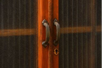 アンティーク家具　アンティーク 脚付きマス目収納棚(食器棚、本棚、升目棚)