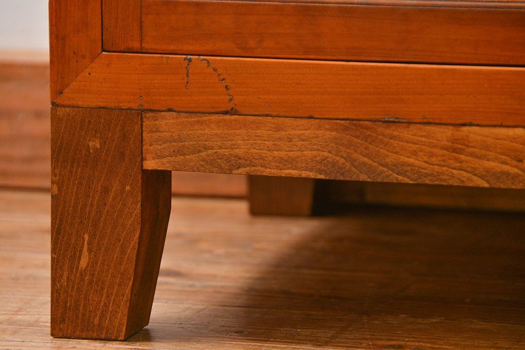 アンティーク家具　アンティーク 脚付きマス目収納棚(食器棚、本棚、升目棚)