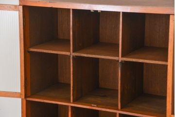 アンティーク家具　アンティーク 脚付きマス目収納棚(食器棚、本棚、升目棚)