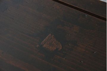 アンティーク家具　古民具・骨董 縦桟引き戸の背の低い薄型収納箪笥(水屋箪笥、ローボード、テレビ台、キャビネット、収納棚)