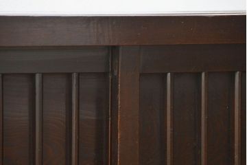 アンティーク家具　古民具・骨董 縦桟引き戸の背の低い薄型収納箪笥(水屋箪笥、ローボード、テレビ台、キャビネット、収納棚)