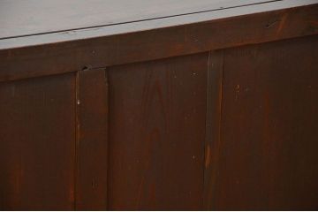 アンティーク家具　古民具・骨董 縦桟引き戸の背の低い薄型収納箪笥(水屋箪笥、ローボード、テレビ台、キャビネット、収納棚)