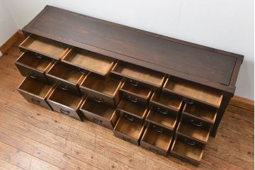 アンティーク家具　古民具・骨董 古作造り　簡素な造りの19杯引き出し(時代箪笥、水屋箪笥、薬箪笥)