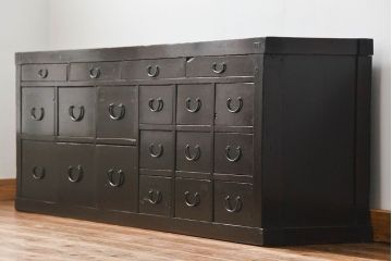 アンティーク家具　古民具・骨董 古作造り　簡素な造りの19杯引き出し(時代箪笥、水屋箪笥、薬箪笥)
