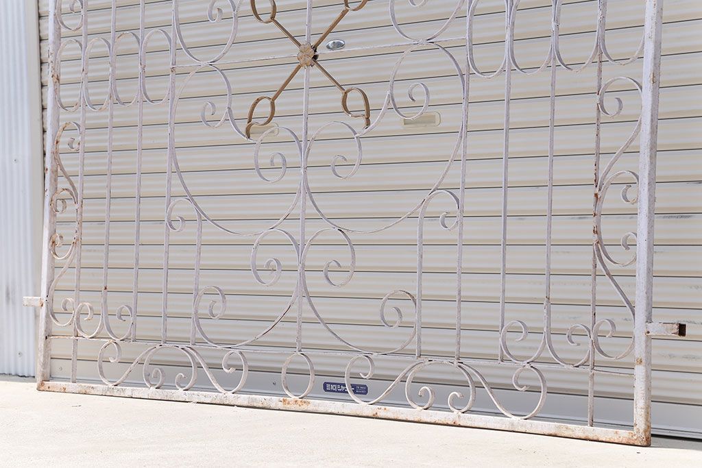中古　大きなロートアイアンガーデンフェンス(2)(洋風フェンス、ヨーロッパ風フェンス、門扉、鉄柵)
