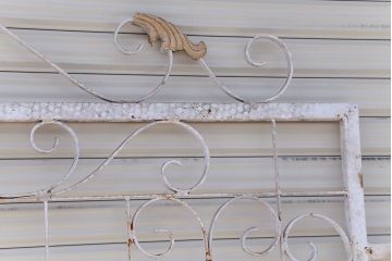 中古　大きなロートアイアンガーデンフェンス(2)(洋風フェンス、ヨーロッパ風フェンス、門扉、鉄柵)